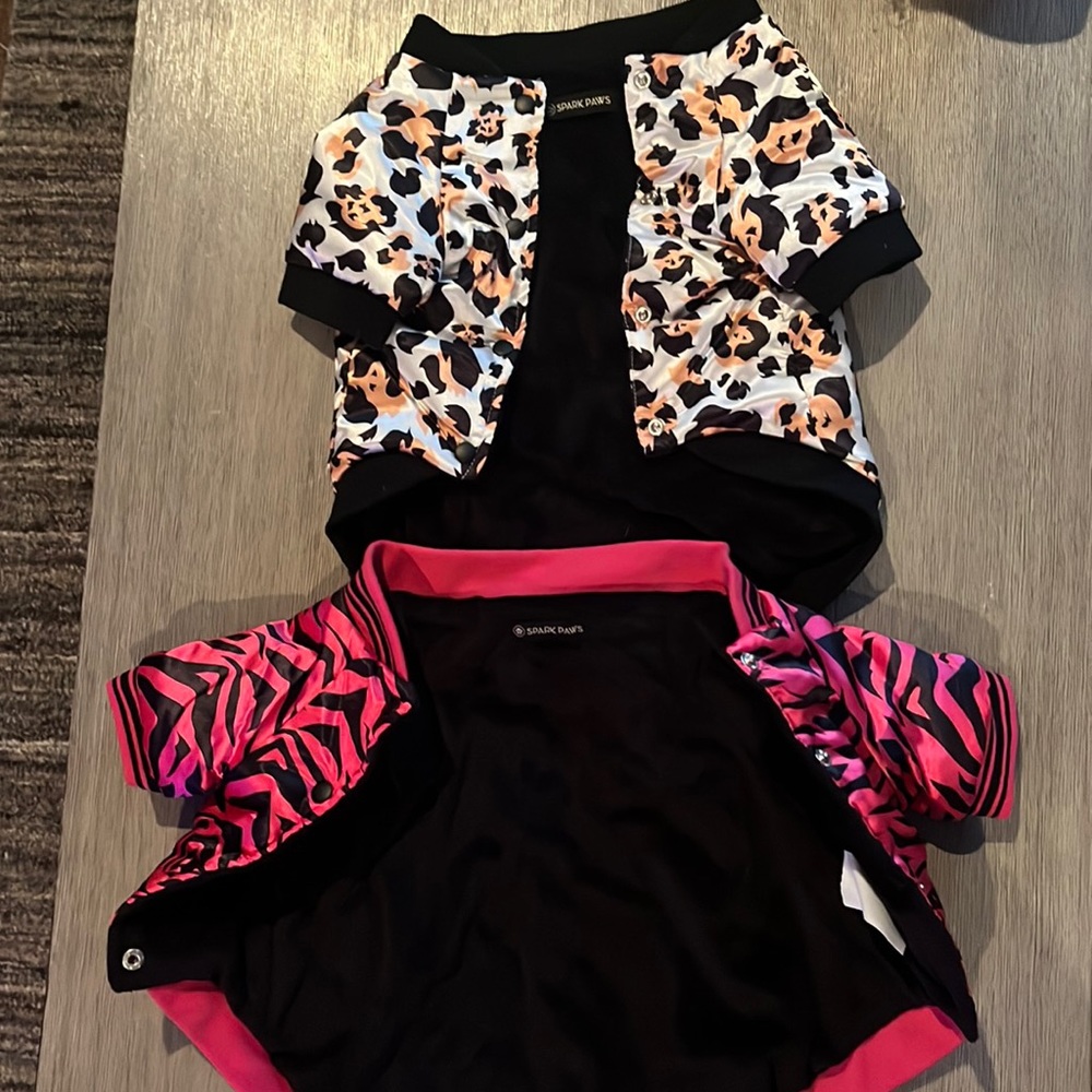 Spark paws dog coats size XL (too small for my female French Bulldog 30lbs